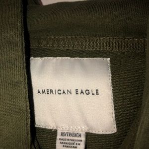 The color is a military green, size Xs, super comfy